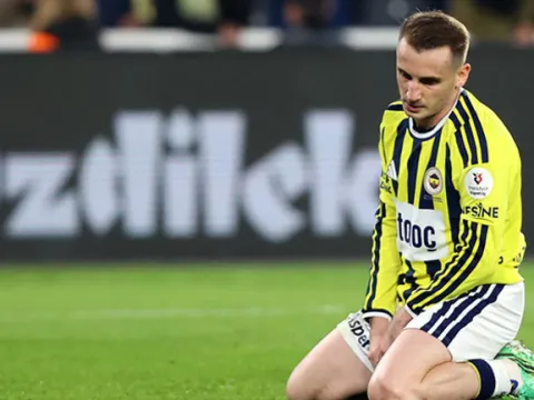 Fenerbahçe'de 'yönetim istifa' sesleri: Taraftardan sert protesto - fotoğraf 4