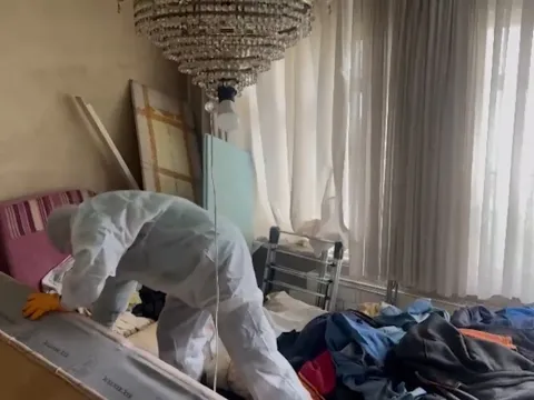 İstanbul'da kötü koku gelen daireden 4 ton atık çıkarıldı - fotoğraf 2