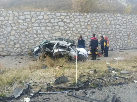 Çorum'da can pazarı! Feci kazada 4 kişi öldü, 2 kişi yaralandı - fotoğraf 2