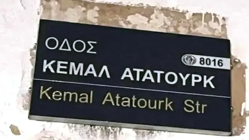 Kıbrıs'ta Rum yönetimi Türk isimlerini tek tek siliyor