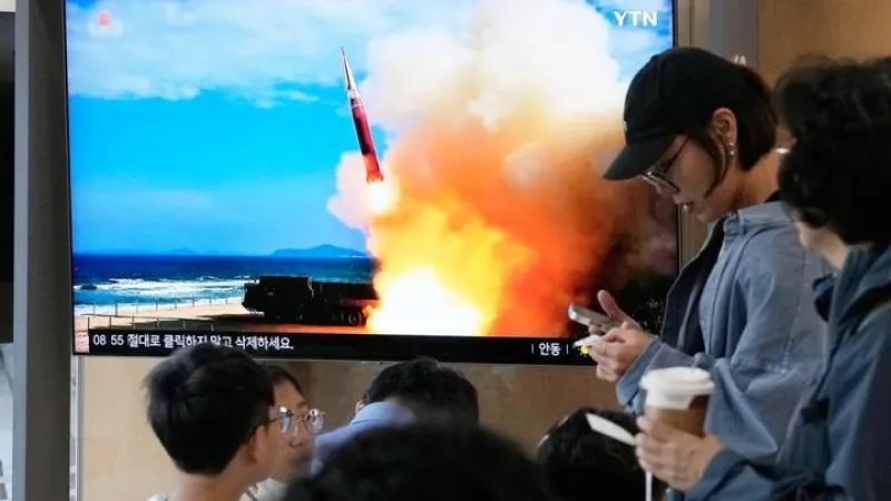 Kim Jong-un, hipersonik füze denemesini denetledi