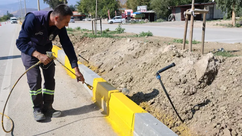 KIRIKHAN-TOPBOĞAZI YOLUNDA ORTA REFÜJ ÇALIŞMASI