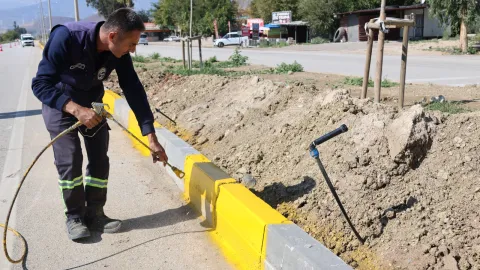 KIRIKHAN-TOPBOĞAZI YOLUNDA ORTA REFÜJ ÇALIŞMASI