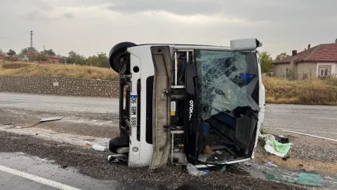 Kırıkkale'de can pazarı: İşçileri taşıyan servis aracı devrildi, 14 yaralı!