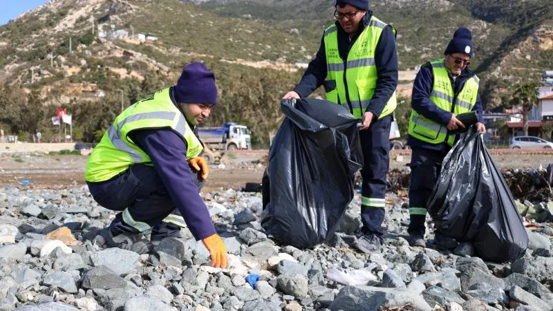KİRLETİLEN SAHİLLERDAN UTANÇ TABLOSU