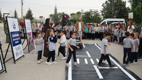 KIRMIZI IŞIK DUR, YEŞİL IŞIK GEÇ