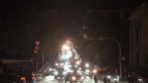 Kış Kiev’e erken geldi... Rus füzeleri elektriği kesti