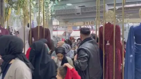 Kıyafet kampanyasında izdiham: Bir kişi bayıldı, bir kişi yaralandı