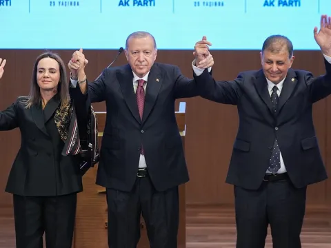 Cemil Tugay AKP’ye geçti, Erdoğan’ı övdü - fotoğraf 1