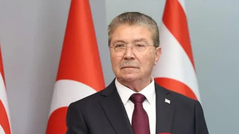 KKTC Başbakanı Üstel: Ana vatan Türkiye ile dayanışma içinde egemen eşitliğimizi savunmaya devam edeceğiz