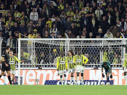 Fenerbahçe'de 'yönetim istifa' sesleri: Taraftardan sert protesto - fotoğraf 3