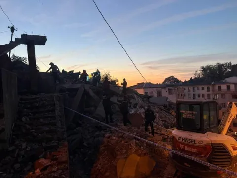 SON DAKİKA HABERİ: Zonguldak'ta bina çöktü! Enkaz altında kalanlar var - fotoğraf 2