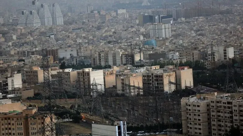 Komşu ülkede elektrik bitti: Binaları kapatmaya başladılar