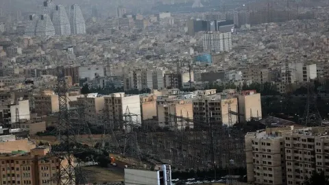 Komşu ülkede elektrik bitti: Binaları kapatmaya başladılar
