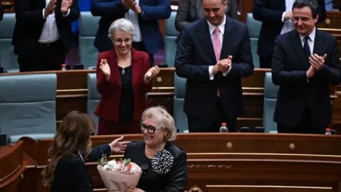 Kosova'da liderlik krizi şartlı kabulle sona erdi