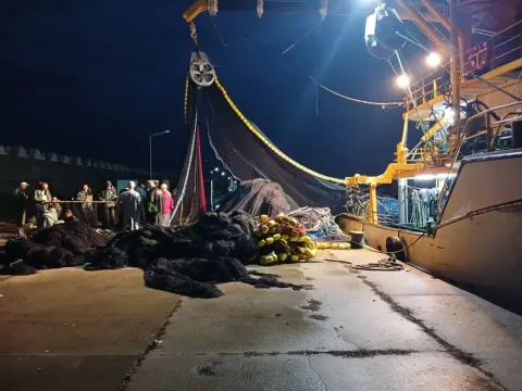 Ağlar bile palamuda dayanamadı. Akşam karanlığında tamir ettiler - fotoğraf 1