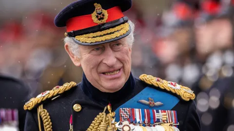 Kral Charles Karayipler turunda. 56 ülkeli zirve öncesi kölelik krizi