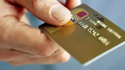Kredi kartını böyle kullanan her ay bankaya fazla para ödüyor