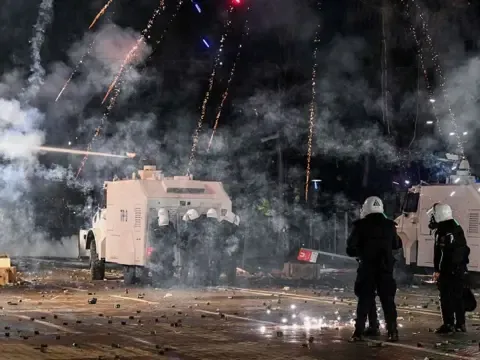 Arnavutluk'taki protestolarla ilgili neler biliniyor? - fotoğraf 6