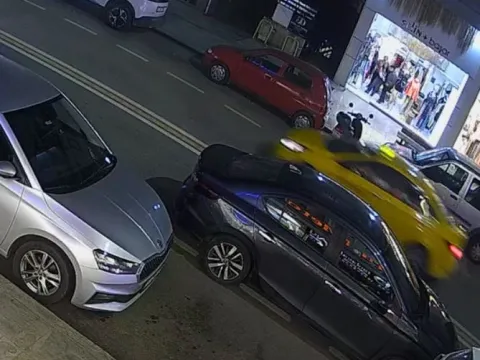 Eşiyle ilişki yaşadığını iddia ettiği kadını, 2 kardeşiyle birlikte hastanelik etti - fotoğraf 1