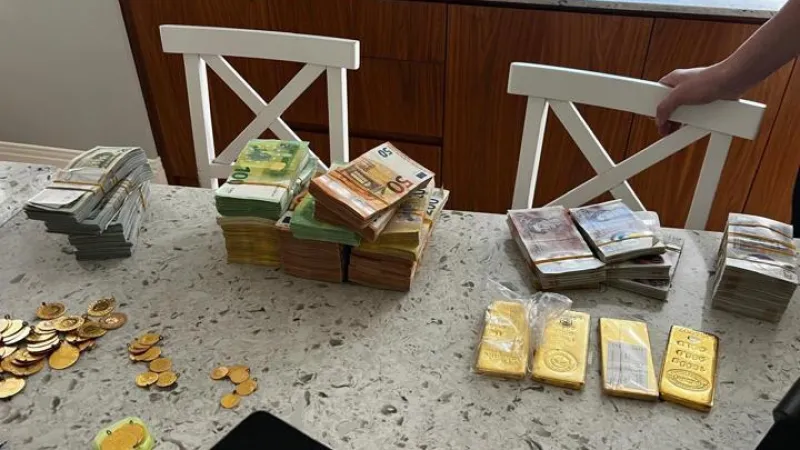 Külçe külçe altın, deste deste para... Mersin'de yolsuzluk soruşturması şüphelisinin evinden servet çıktı