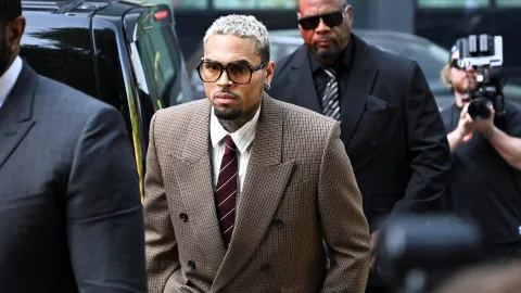 Kulüpte kavgaya karışmıştı. Grammy ödüllü Chris Brown hakim karşısında