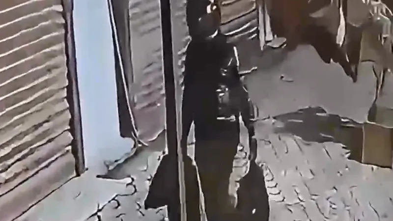 Kuyumcu Dükkanından Altın Çalamayan Hırsız Kalp Krizi Geçirdi
