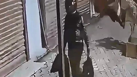 Kuyumcu Dükkanından Altın Çalamayan Hırsız Kalp Krizi Geçirdi