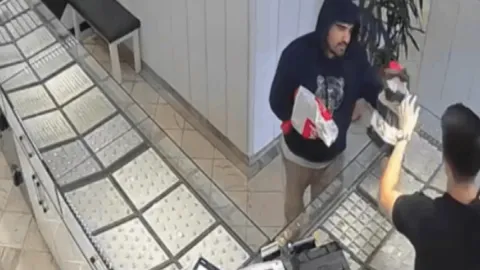 Kuyumcu soyguncusu ava giderken böyle avlandı!