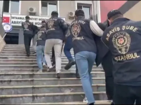 "Ekspere gerek yok" dediler, pert aracı sağlam diye sattılar: 16 gözaltı - fotoğraf 5