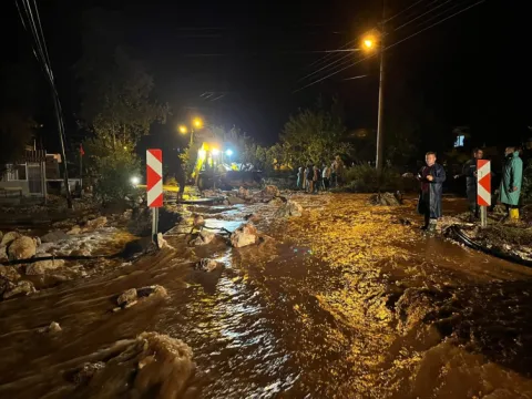 Antalya'da sağanak sele neden oldu: Evler, yollar ve seraları su bastı - fotoğraf 3