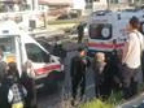 Çocuklarını kurtardı: Minibüsün altında kalıp öldü - fotoğraf 5