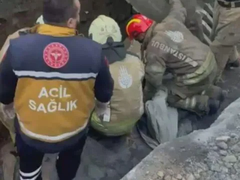 Bayrampaşa'da yol çöktü! Mahsur kalan işçiden acı haber - fotoğraf 2