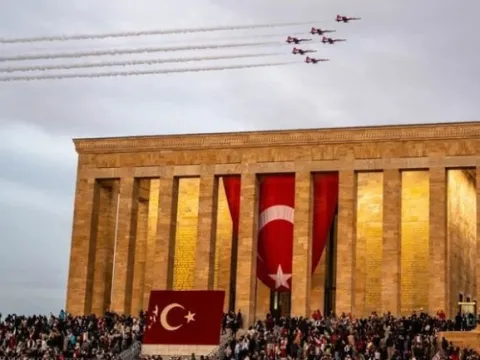 Türk Yıldızları'ndan Anıtkabir’de saygı uçuşu - fotoğraf 3