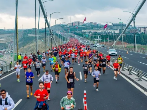 Osmangazi Köprüsü'nde tarihi koşu: 6 bin 500 kişi Cumhuriyet için buluştu - fotoğraf 5