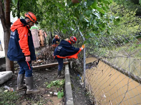 Sonarlar ve dronlar devrede: İstanbul'da sel sularına kapılanlar aranıyor - fotoğraf 1