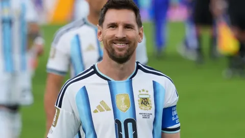Lionel Messi çiçek oldu