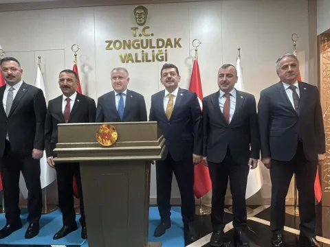 Bakanın yanında yer kapma yarışı! AKP'li vekilin hamlesi dikkat çekti - fotoğraf 1