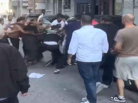 Evli olduğunu öğrenip ayrıldı; kapısına gelince tornavidayla sırtından yaraladı - fotoğraf 3