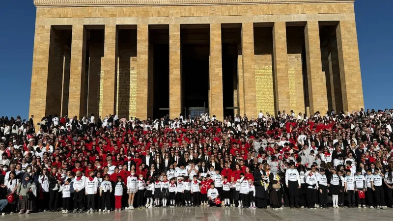LÖSEV'den Anıtkabir'e dev ziyaret: 100 bin kişi katıldı