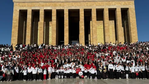LÖSEV'den Anıtkabir'e dev ziyaret: 100 bin kişi katıldı