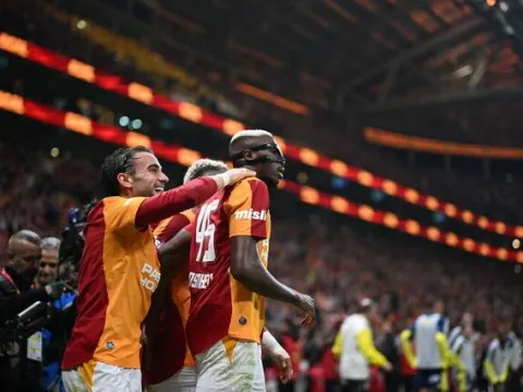 Dünya devi Osimhen'i gözüne kestirdi! - fotoğraf 1