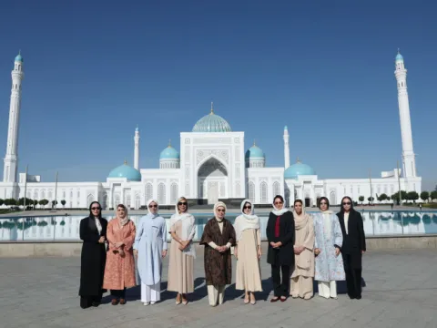 Emine Erdoğan'dan İmam Buhari Türbesi'ne ziyaret - fotoğraf 2