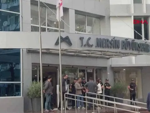 Mersin'deki yolsuzluk soruşturmasında 3 belediye başkanının da olduğu 59 şüpheli adliyede - fotoğraf 2