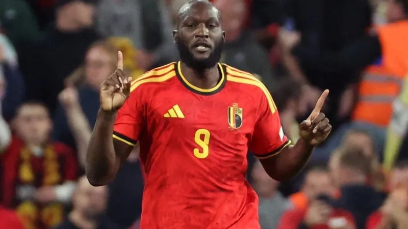 Lukaku'nun gözü Messi'de