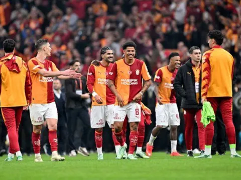 Aslan kritik virajda! - fotoğraf 1