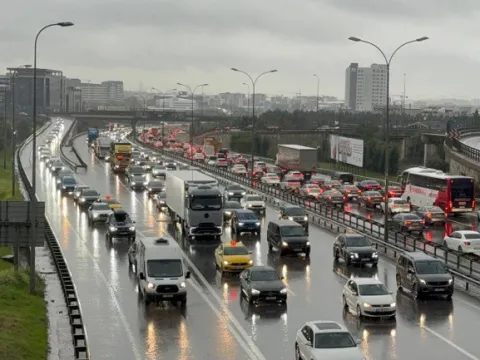 İstanbul'da pazartesi sabahı trafik kabusu: Yoğunluk yüzde 69'a ulaştı - fotoğraf 3