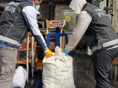 İstanbul'da 10 ton uyuşturucu alevlere teslim edildi: Tonlarca zehir kül oldu - fotoğraf 3