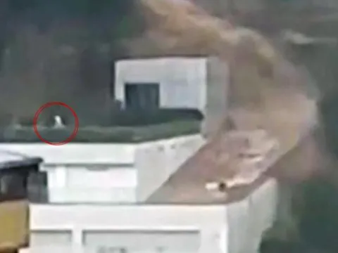 Sarıyer'de sel böyle geldi: Canını zor kurtardı - fotoğraf 1