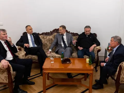 Avrupa karıştı: Cumhurbaşkanı anayasa mahkemesine testereyle girdi - fotoğraf 5